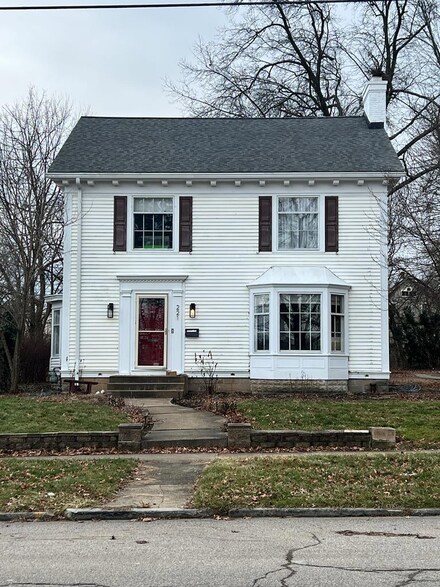 221 College Ave, Ashland, OH 44805