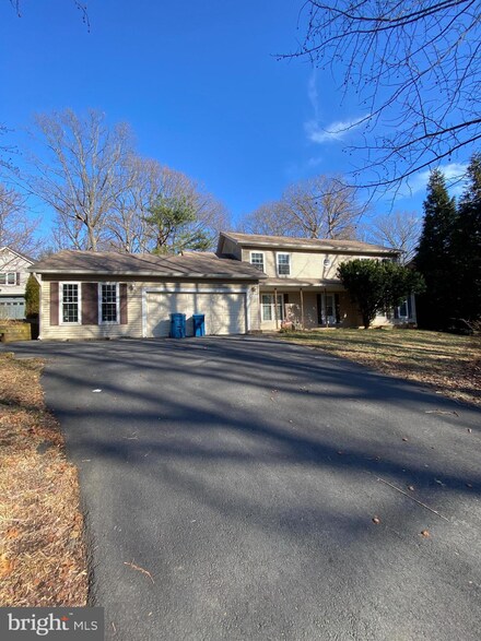 5105 Pheasant Ridge Rd, Fairfax, VA 22030