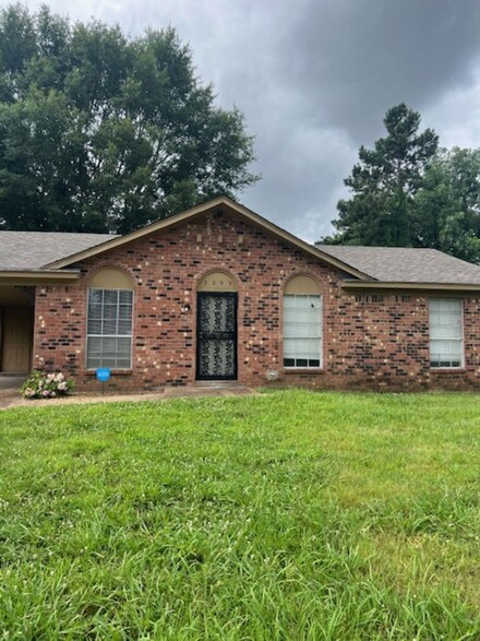3295 Flower Valley Ave, Memphis, TN 38128