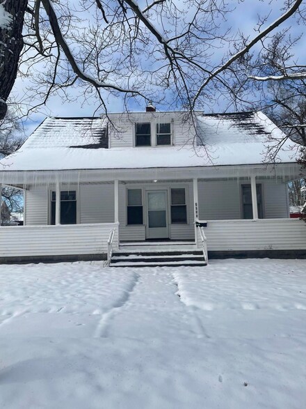 1733 6th St, Muskegon, MI 49441