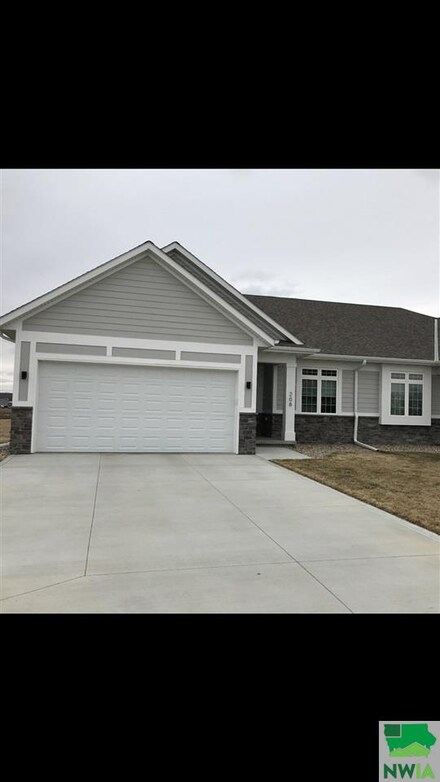 208 Delmar Cir, No. Sioux City, SD 57049