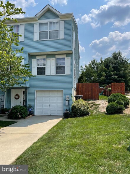 32 Millstream Rd, Pine Hill, NJ 08021
