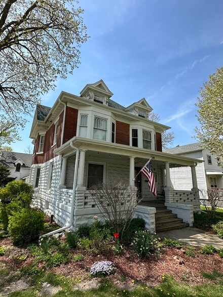 601 2nd Ave, Sterling, IL 61081