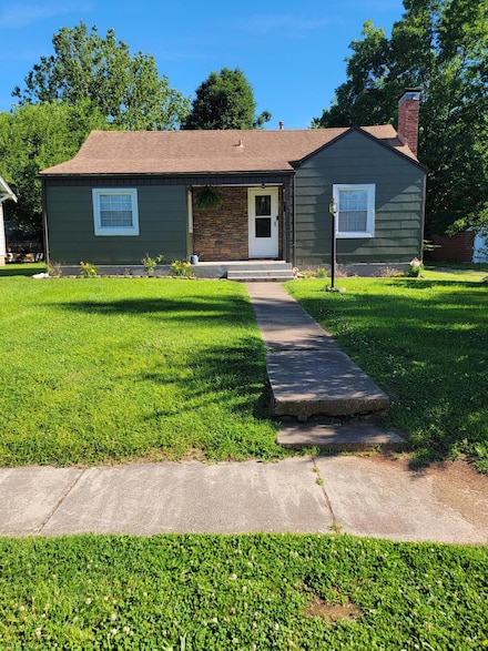 12 W Anderson St, Aurora, MO 65605