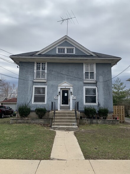 371 Walnut Ave, Elgin, IL 60123