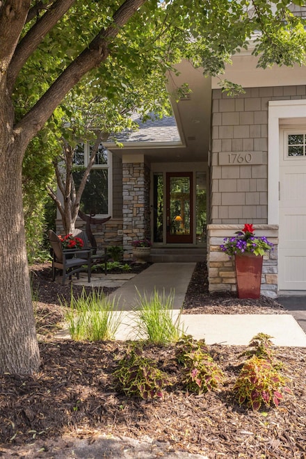 1760 Waterford Ct, Golden Valley, MN 55422