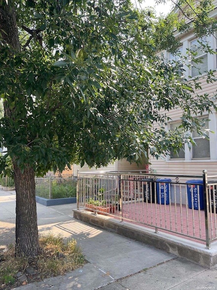 50-56 47th St, Woodside, NY 11377
