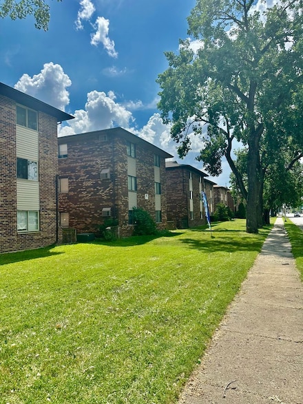 3045 Bernice Rd Unit 2N, Lansing, IL 60438