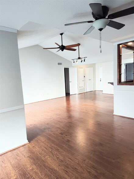 500 Tiki Dr Unit 214D, Galveston, TX 77554