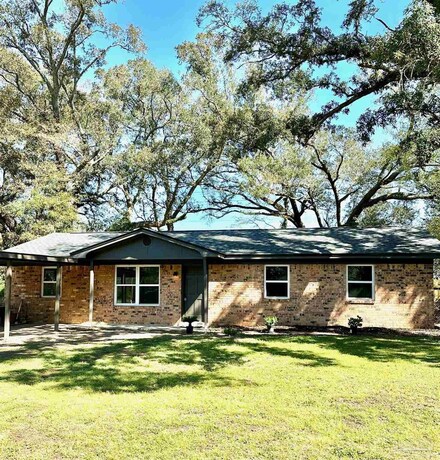 355 Pine Ridge Ln, Pensacola, FL 32514