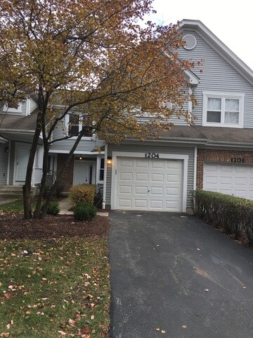 1204 Tennyson Ln Unit 803, Naperville, IL 60540