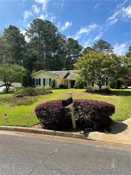 2705 Shadow Pine Dr, Roswell, GA 30076