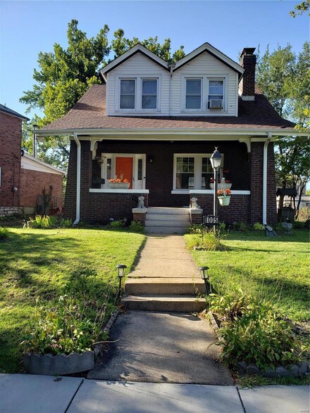 8005 Glen Echo Dr, Saint Louis, MO 63121