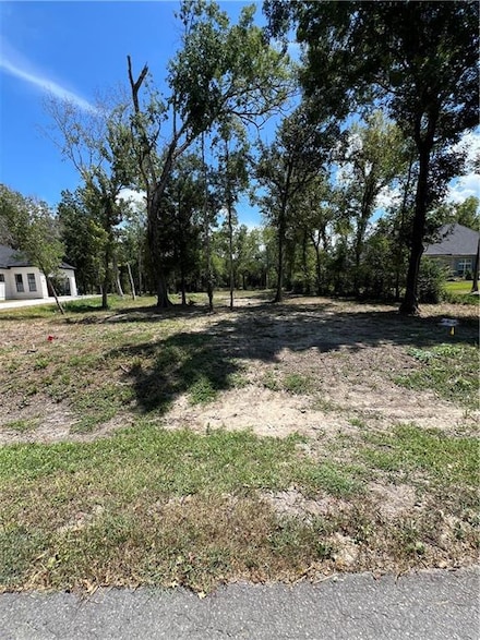16 Arbor Ln, New Orleans, LA 70131