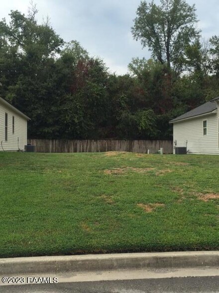 207 Elmdale Rd, Lafayette, LA 70508