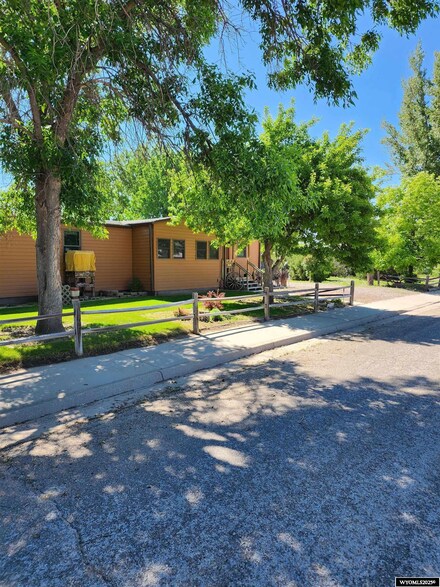 530 S Kansas Ave, Guernsey, WY 82214
