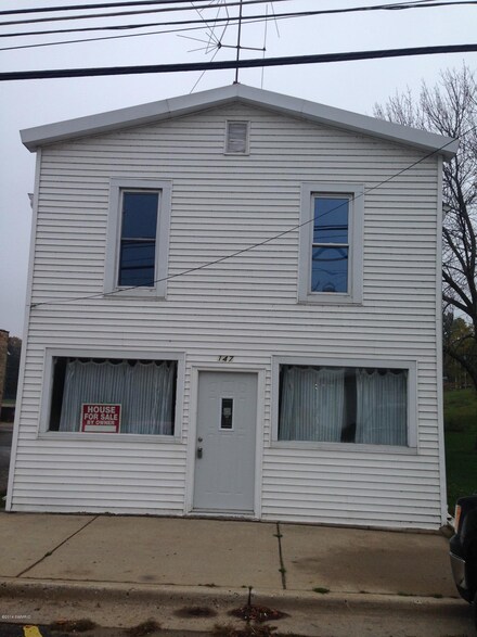 147 N Washington St, Hubbardston, MI 48845