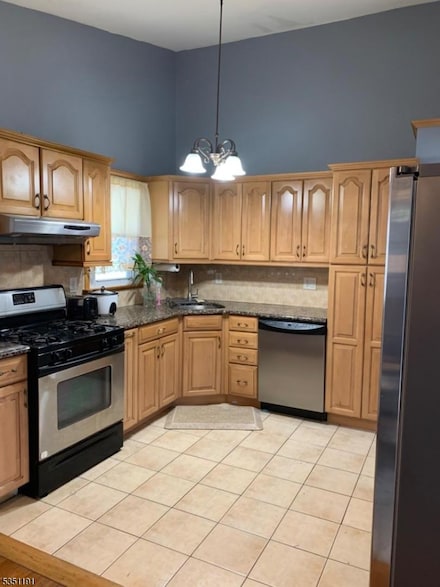 172 Perry St, Dover, NJ 07801