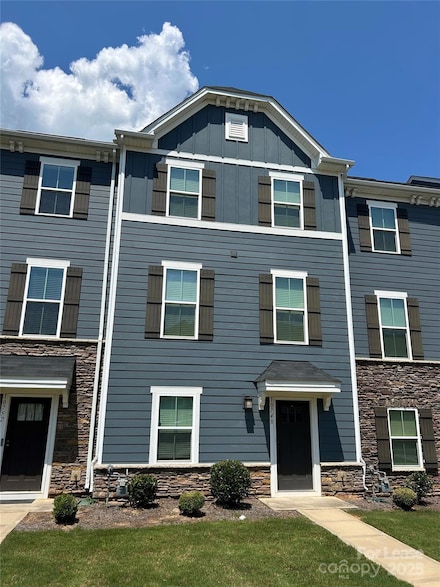 10748 Overlook Mountain Dr, Charlotte, NC 28216