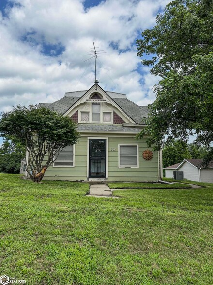 202 E Cedar St, Massena, IA 50853