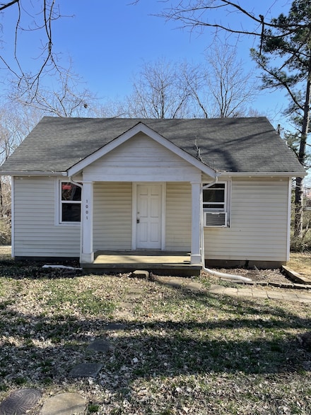 1001 Kendrick St, Clarksville, TN 37043