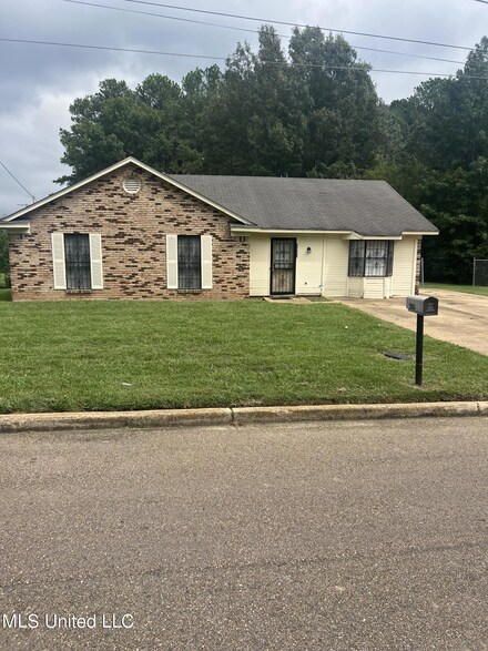 5386 Wynndyke Rd, Jackson, MS 39209