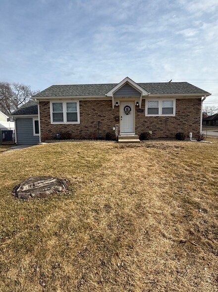 1917 Burry Circle Dr, Crest Hill, IL 60403