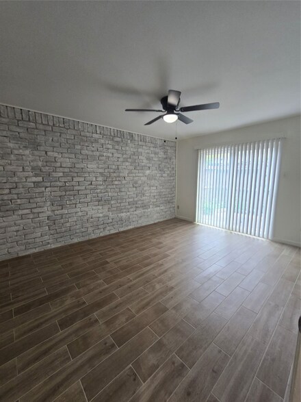 8941 Gaylord Dr Unit 211, Houston, TX 77024