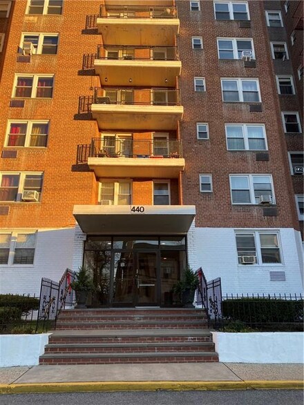 440 Warburton Ave Unit 6A, Yonkers, NY 10701