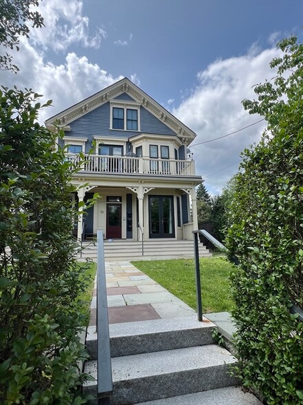 70 Craigie St Unit 1, Somerville, MA 02143