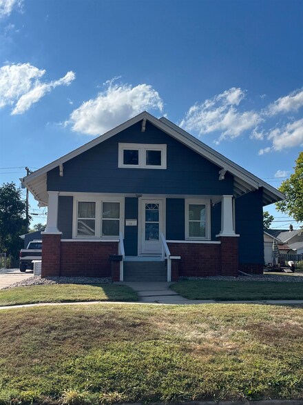 739 N Briggs Ave, Hastings, NE 68901
