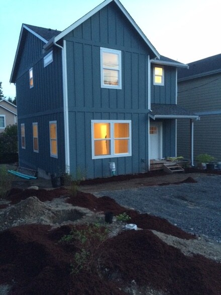 6761 NE Geneva St, Suquamish, WA 98392