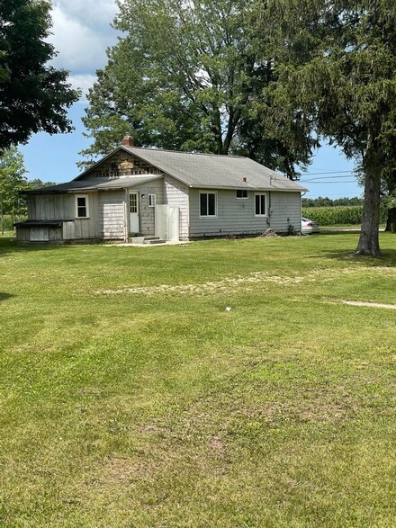 30111 M 152, Dowagiac, MI 49047
