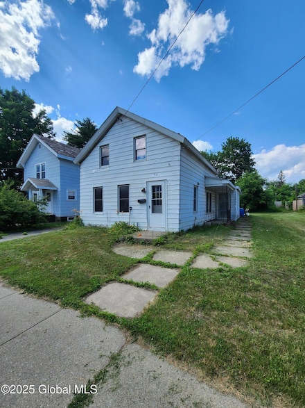 59 1st St, Glens Falls, NY 12801