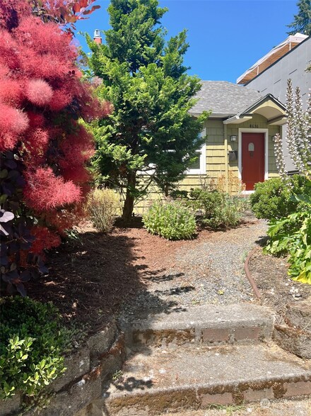 4636 SW Myrtle St, Seattle, WA 98136