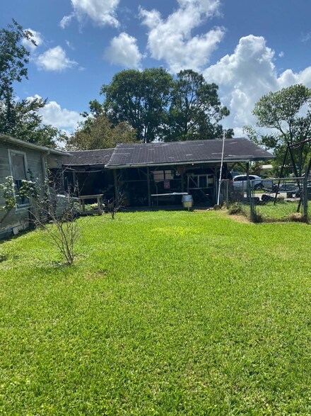 111 Cotton St, Freeport, TX 77541