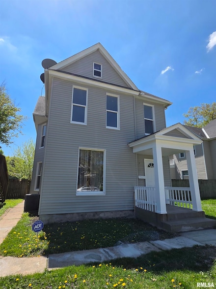 2141 W 4th St, Davenport, IA 52802