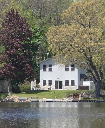 22873 Riverside Dr, Mendon, MI 49072