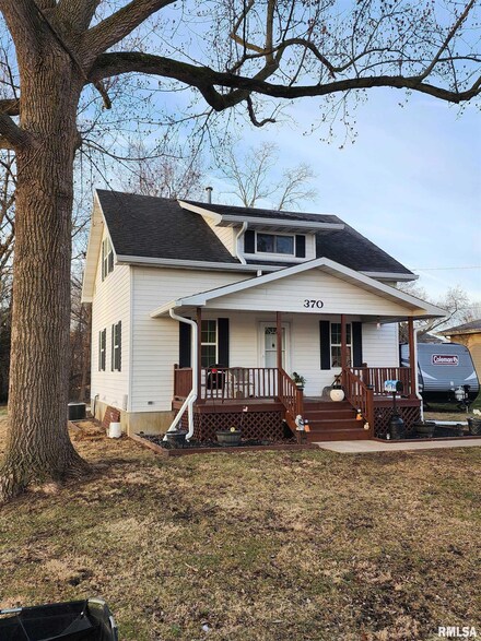 370 E Myrtle St, Virginia, IL 62691