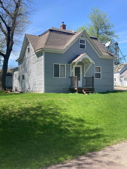 100 N Carpenter St, Dundee, MN 56131