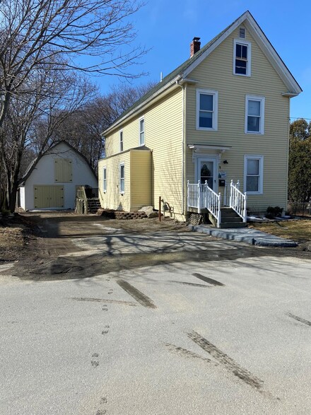 9 Abbott St, Brewer, ME 04412