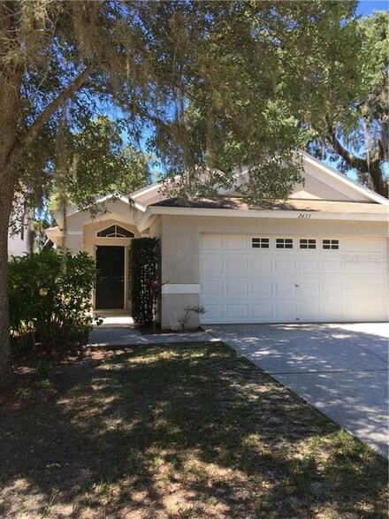 2633 Golden Antler Ln, Lutz, FL 33559