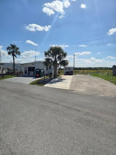 4669 W Palm Dr, Bowling Green, FL 33834