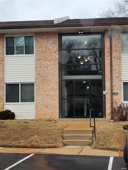 10123 Sakura Dr Unit C, Saint Louis, MO 63128