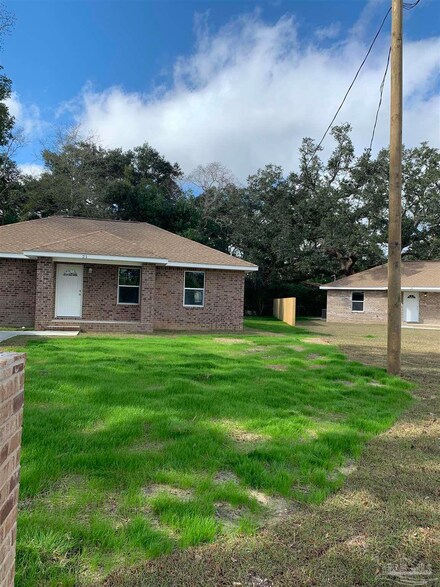 21 Vassar Dr, Pensacola, FL 32506