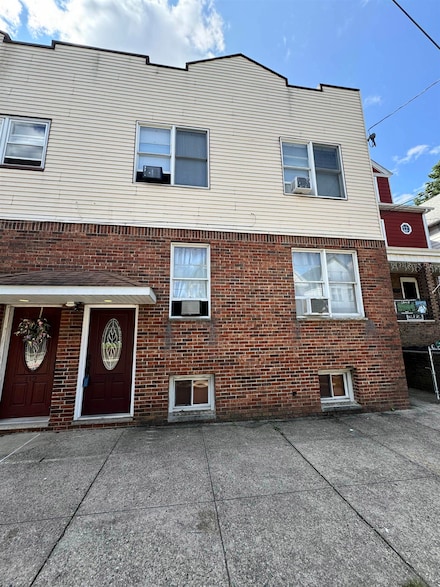 114 W 4th St Unit 3, Bayonne, NJ 07002