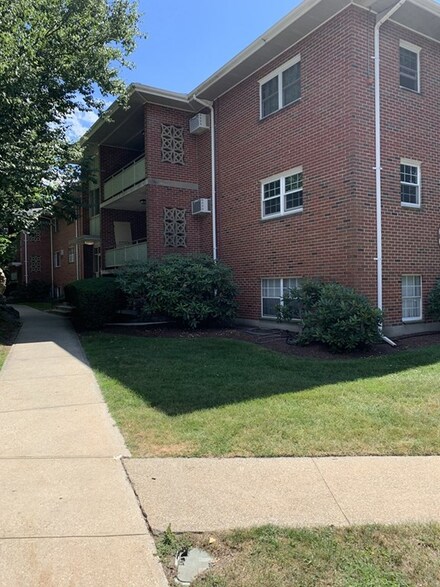 62 Jacqueline Rd Unit 11, Waltham, MA 02452