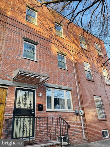 813 League St, Philadelphia, PA 19147