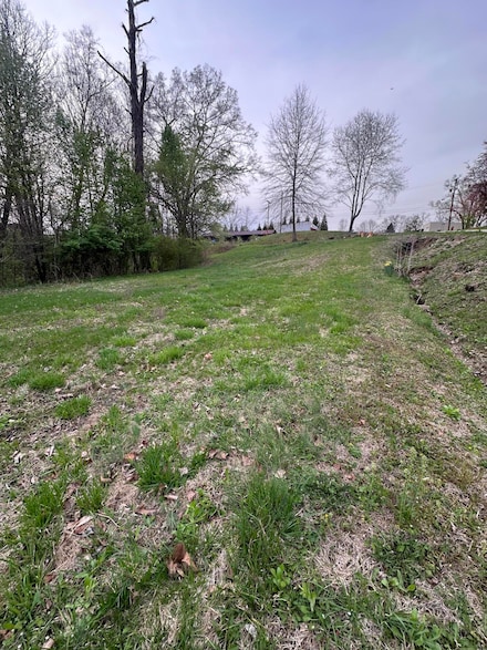 661 Grand Ave, Beattyville, KY 41311