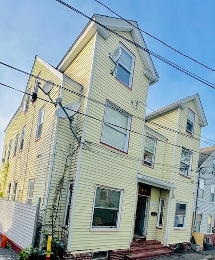 39 Groves Ave, Lowell, MA 01852